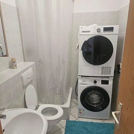 Stylish And Quiet In A Great Location *